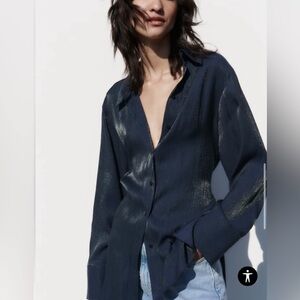 ZARA WRINKLED SATIN EFFECT
SHIRT- XS